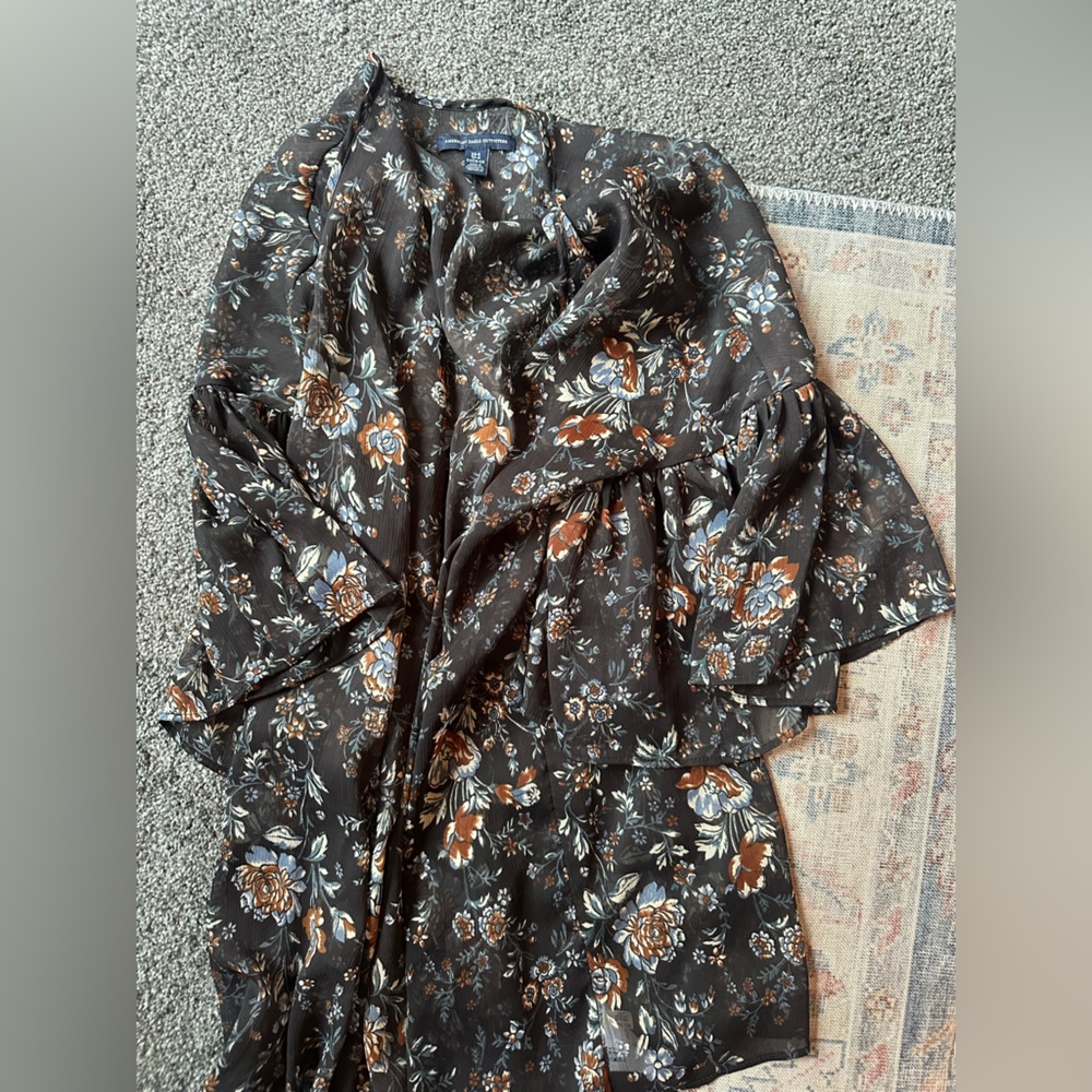 American Eagle Outfitters Dark Floral Kimono